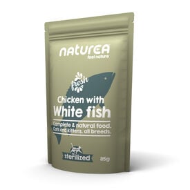 Naturea Esterilizado Frango e Peixe Branco saqueta para gatos